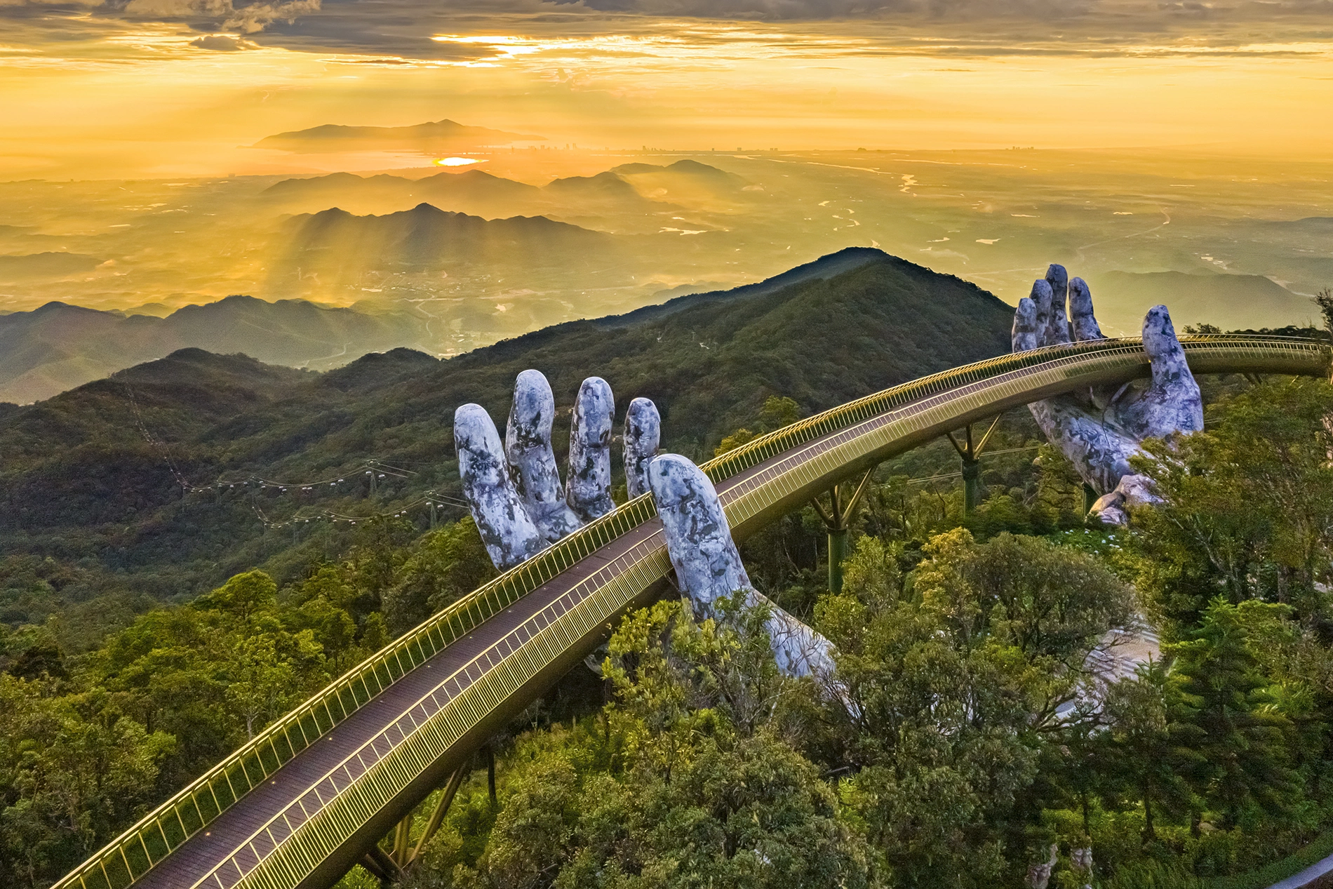 HUẾ - ĐẠI NỘI – LĂNG KHẢI ĐỊNH - ĐÀ NẴNG – SƠN TRÀ – BA NA HILLS